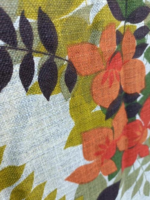 Prachtige vintage LINNEN gordijn in bloemen motief. Lap stof, Huis en Inrichting, Stoffering | Gordijnen en Lamellen, Gebruikt