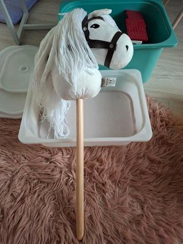 HOBBY HORSE WIT VAN Astrup met rugzakje nieuwi  beschikbaar voor biedingen