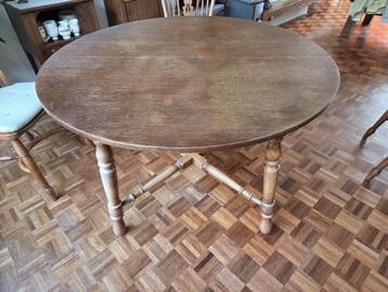 Eettafel met 6 stoelen beschikbaar voor biedingen