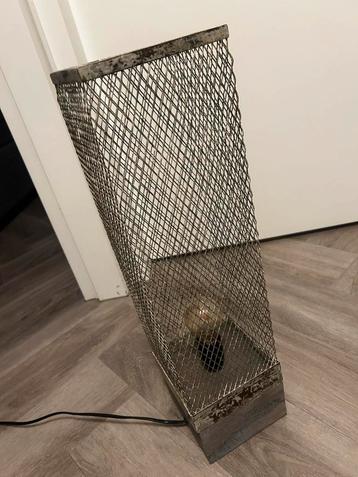 Industriële Vloerlamp Metaal beschikbaar voor biedingen