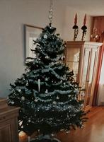 Kerstboom met verlichting, kerstslingers en kerstaccessoires, Diversen, Kerst, Zo goed als nieuw, Ophalen