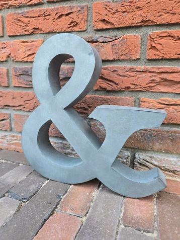 Vintage stalen " & " teken kan staan en hangen €15 beschikbaar voor biedingen