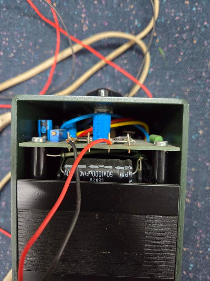 Stoet Gestabiliseerde Voeding 24V 1A - Jaren '80, Hobby en Vrije tijd, Elektronica-componenten, Ophalen of Verzenden