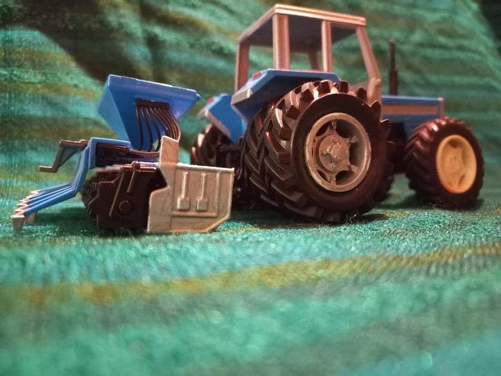 Landini 8880 met zaaimachine, Hobby en Vrije tijd, Modelauto's | 1:32, Gebruikt, Tractor of Landbouw, SIKU, Verzenden