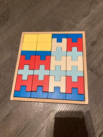 Houten Puzzel met Vormen beschikbaar voor biedingen