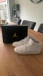 Nike Air Jordan 1 mid maat 38,5, Kleding | Dames, Schoenen, Ophalen, Wit, Sneakers of Gympen, Zo goed als nieuw