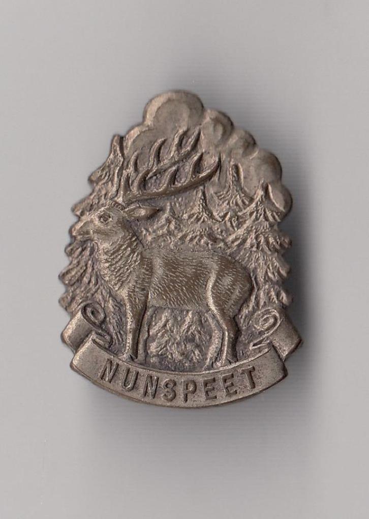 Nunspeet Edelhert broche, Verzamelen, Speldjes, Pins en Buttons, Gebruikt, Speldje of Pin, Overige onderwerpen, Ophalen of Verzenden