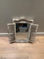 Charmante Wandspiegel met Houten Luikjes, Minder dan 50 cm, Gebruikt, Ophalen of Verzenden, Minder dan 100 cm