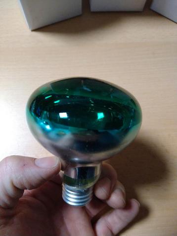 3 Groene Halogeenlampen E27 Nieuw beschikbaar voor biedingen