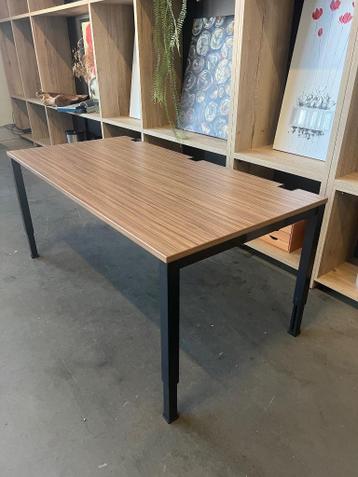 Instelbaar bureau 180x90xH62-84 cm, 70 euro/stuk,12 stuks - afbeelding 3