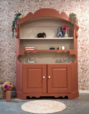 Vintage retro buffetkast zachte terracotta kleur beschikbaar voor biedingen