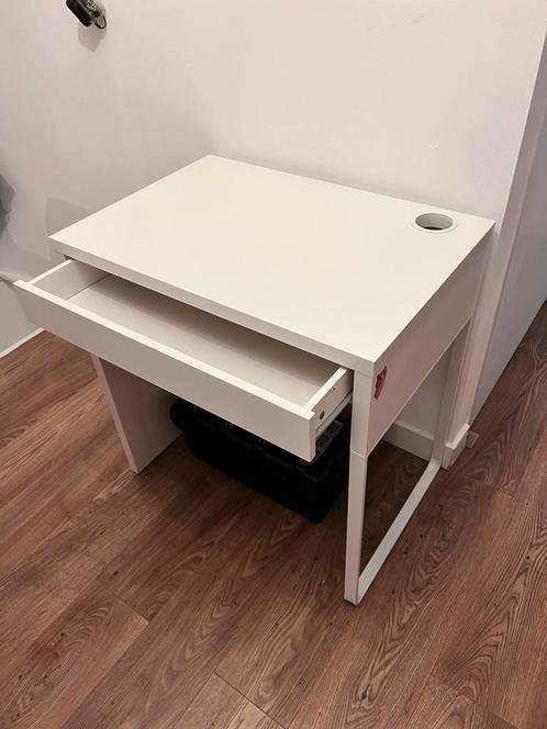 Bureau ikea Micke wit 73 x 50 cm, Huis en Inrichting, Bureaus, Zo goed als nieuw, Ophalen