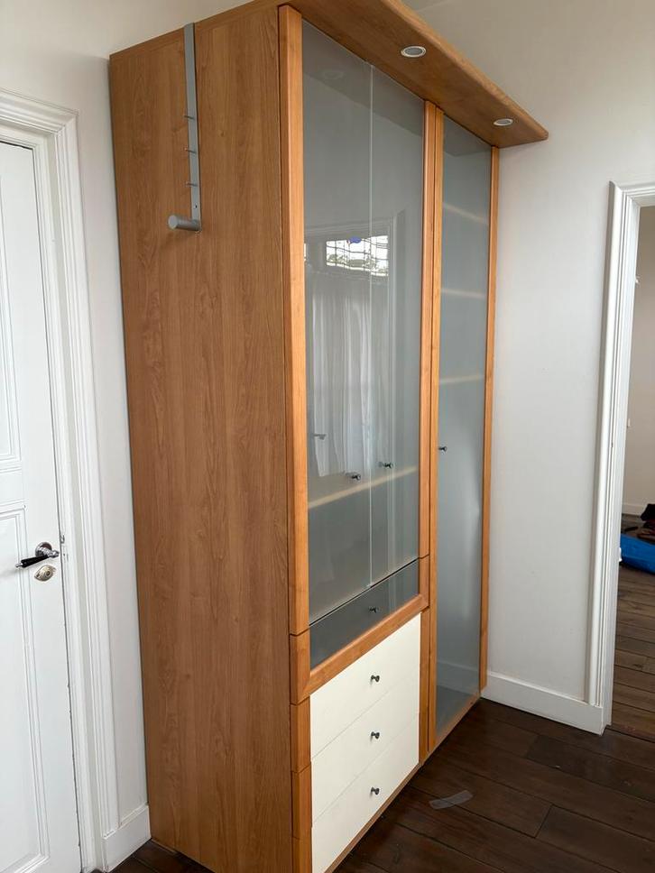 Ruime houten pax kast met glas en spotjes, Huis en Inrichting, Kasten | Kledingkasten, Zo goed als nieuw, 200 cm of meer, 100 tot 150 cm