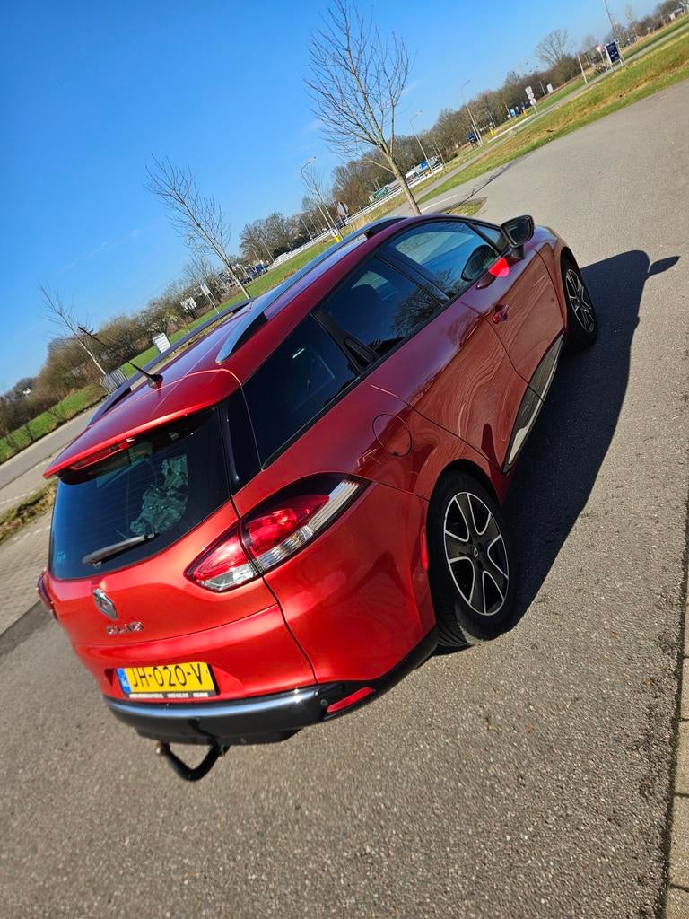 Renault Clio 1.2 TCE 87KW Estate EDC 2016 Rood, Stof, 1139 kg, 118 pk, 4 cilinders