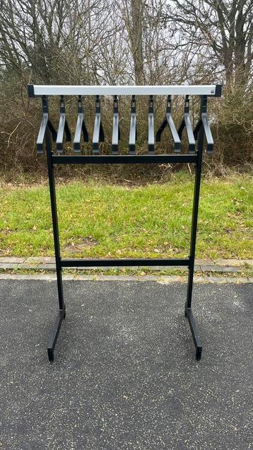 aestic garderobe beschikbaar voor biedingen