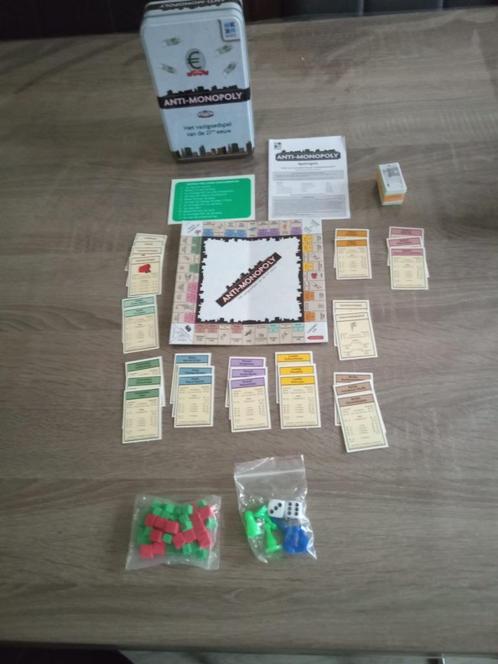 Anti Monopoly in blik, Hobby en Vrije tijd, Gezelschapsspellen | Bordspellen, Nieuw, Een of twee spelers, Drie of vier spelers