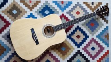 Acoustic guitar with bag beschikbaar voor biedingen