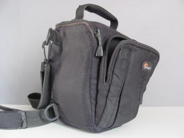 cameratas van LOWEPRO met extra afsluitbaar voorvak en schou beschikbaar voor biedingen