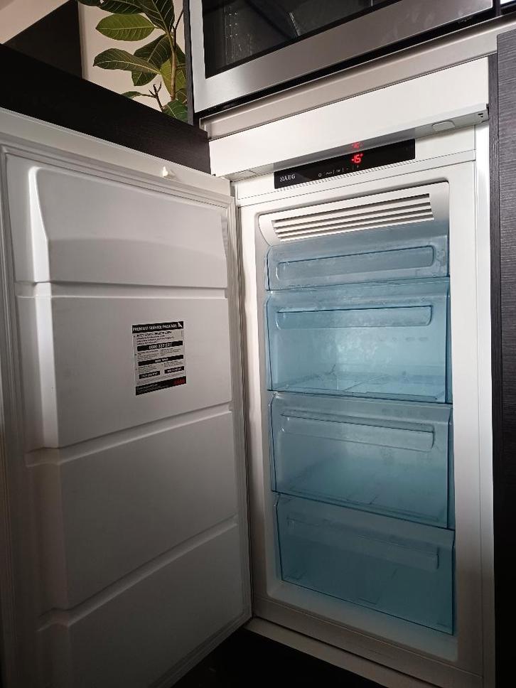 Inbouw diepvries AEG model FIN115 - 102,5 cm hoog - 4 laden, Witgoed en Apparatuur, Vriezers en Diepvrieskisten, Gebruikt, Inbouw