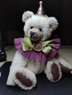 Teddybeertje met broche en muts NIEUW van de auteur, Ophalen of Verzenden, Nieuw, Stoffen beer, Overige merken