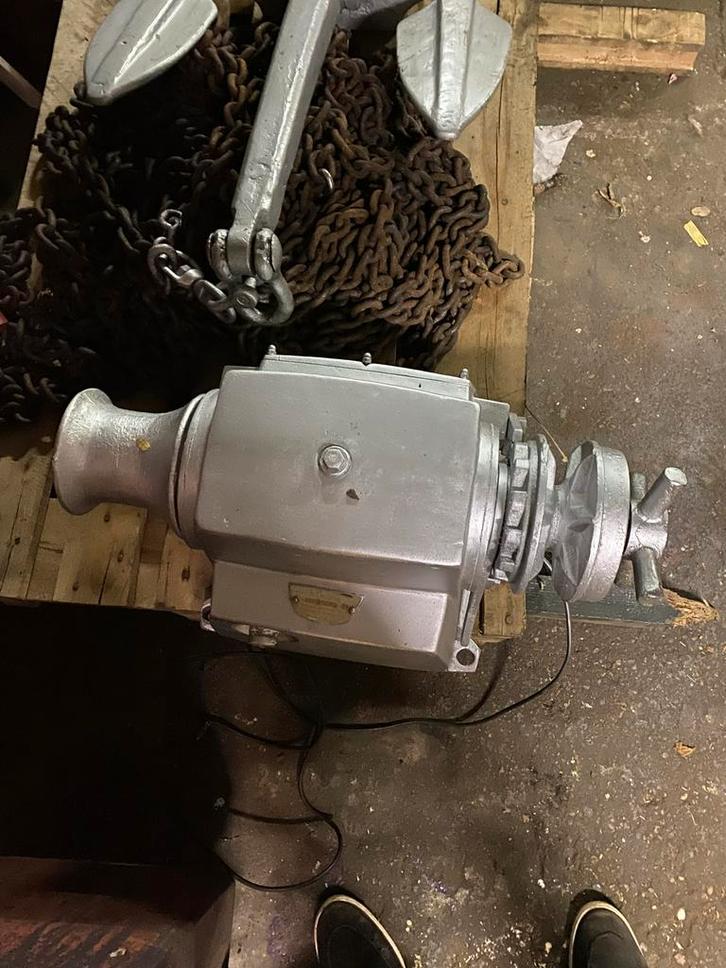 24V Ankerlier met Ketting en Anker, Watersport en Boten, Bootonderdelen, Gebruikt, Motor en Techniek, Zeilboot of Motorboot, Ophalen of Verzenden