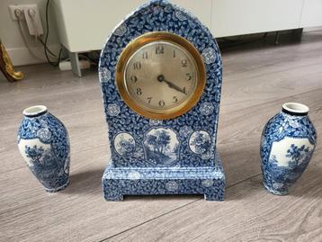 Antieke Delftsblauwe Klok & Vaasjes - 1920 beschikbaar voor biedingen