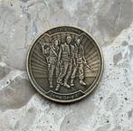 US Army Vietnam War memorial coin, Ophalen of Verzenden, Landmacht, Amerika, Embleem of Badge