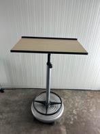 verrijdbare, in hoogte verstelbare werk- of presentaties, Ophalen, Zo goed als nieuw