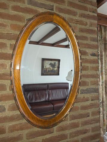 Ovale Spiegel met Houten Frame beschikbaar voor biedingen