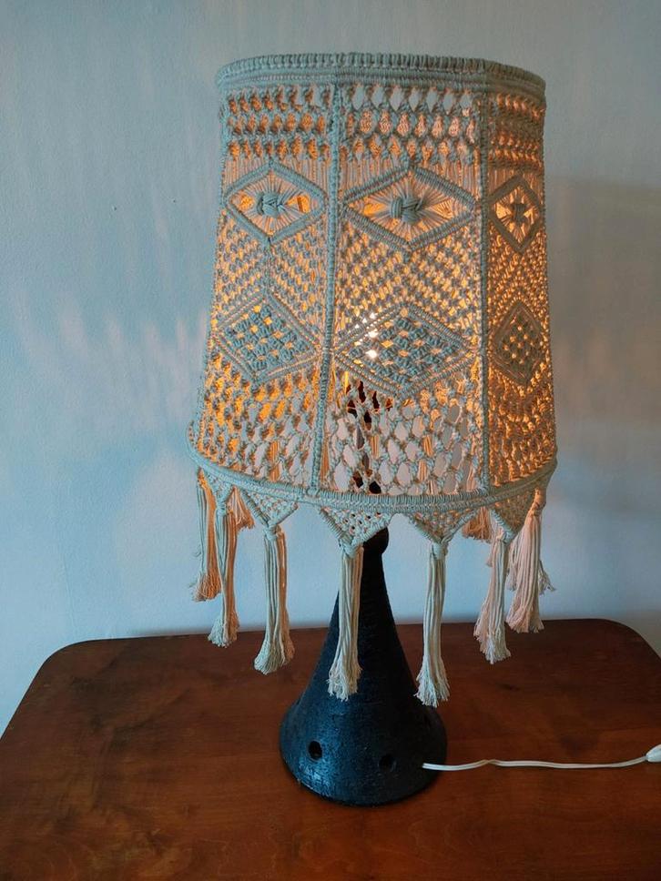 Retro Keramiek Tafellamp met Macrame Kap, Huis en Inrichting, Lampen | Tafellampen, Gebruikt, 50 tot 75 cm, Stof, Ophalen