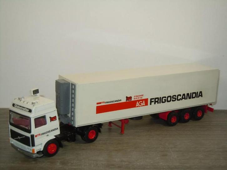 Volvo F12 Truck with Trailer Frigoscandia - Alan Smith 1:50, Hobby en Vrije tijd, Modelauto's | 1:50, Gebruikt, Bus of Vrachtwagen