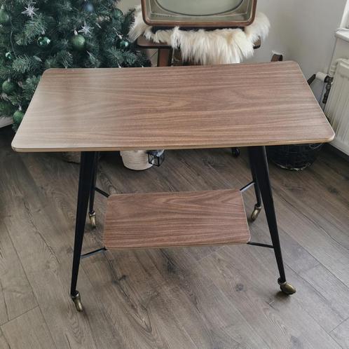 Vintage audiomeubel op wieltjes. Jaren 50 / 60., Huis en Inrichting, Tafels | Bijzettafels, Zo goed als nieuw, Rechthoekig, 60 cm of meer