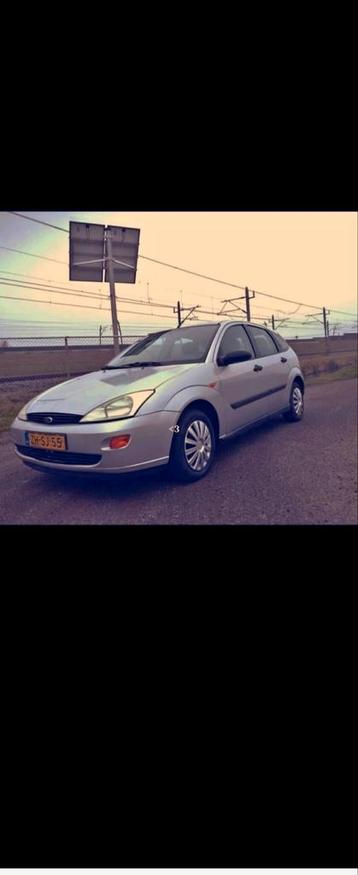 Ford Focus 1.6 I 1999 Grijs beschikbaar voor biedingen