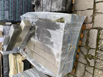 Linea Block Small 12x12x60 Gothic beschikbaar voor biedingen