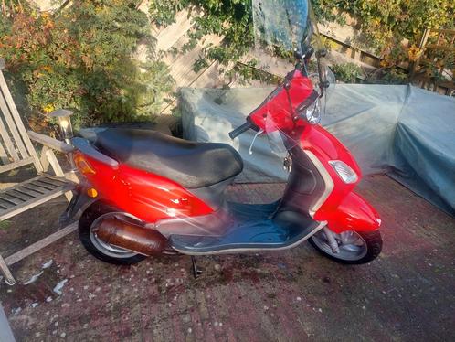 Piaggio fly, C44,  te koop. Rood., Fietsen en Brommers, Snorfietsen en Snorscooters, Gebruikt, Piaggio, Benzine, Ophalen