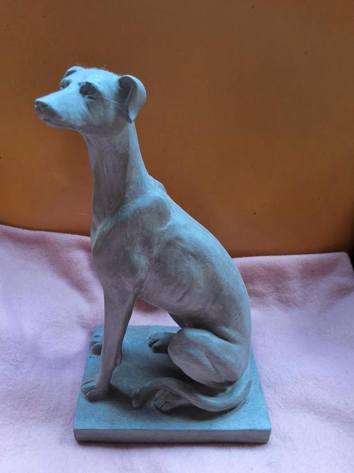 Elegant Windhond Beeld whippet galgo enz. Kunstof 26cm hg, Antiek en Kunst, Kunst | Beelden en Houtsnijwerken, Ophalen of Verzenden