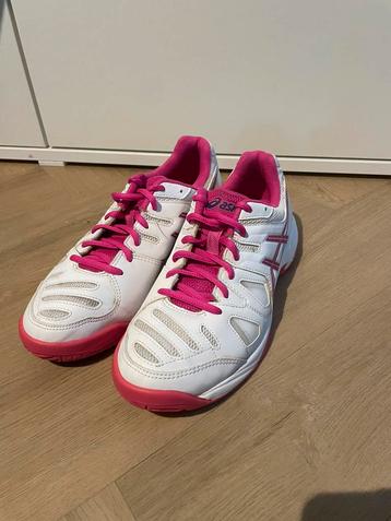 Asics tennisschoenen beschikbaar voor biedingen