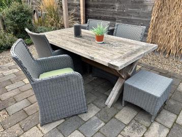 Complete tuinset met 4 stoelen beschikbaar voor biedingen