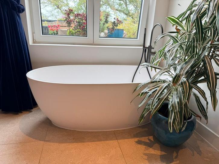 Design bad inclusief kraan, Huis en Inrichting, Badkamer | Complete badkamers, Zo goed als nieuw, Ophalen