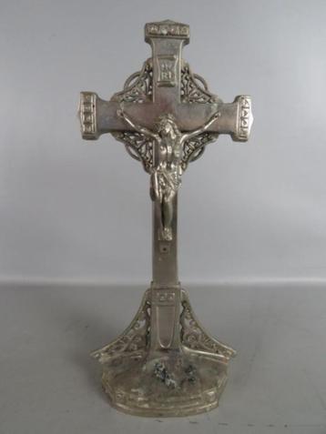 Crucifix in Franse Art Deco stijl beschikbaar voor biedingen
