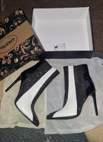Enkellaarzen zwart-wit strass
maat 39 hak 10 cm, Kleding | Dames, Schoenen, Zwart, Lage of Enkellaarzen, Ophalen of Verzenden