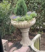 Mooie betonpot op sokkel., Tuin en Terras, Bloembakken en Plantenbakken, Ophalen, Gebruikt, Rond, Beton