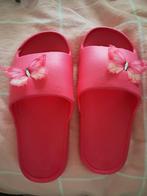 Roze slippers met vlinder - Maat 38, Meisje, Schoenen, Ophalen of Verzenden, Zo goed als nieuw