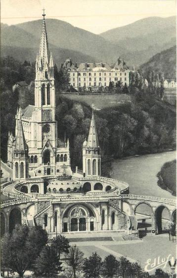 (381-430-021) Lourdes La Basilique vue du Chateau-Fort beschikbaar voor biedingen
