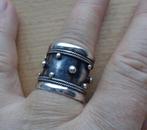 zilveren aparte brede ring [854], Sieraden, Tassen en Uiterlijk, Ringen, 18 tot 19, Dame, Zo goed als nieuw, Zilver