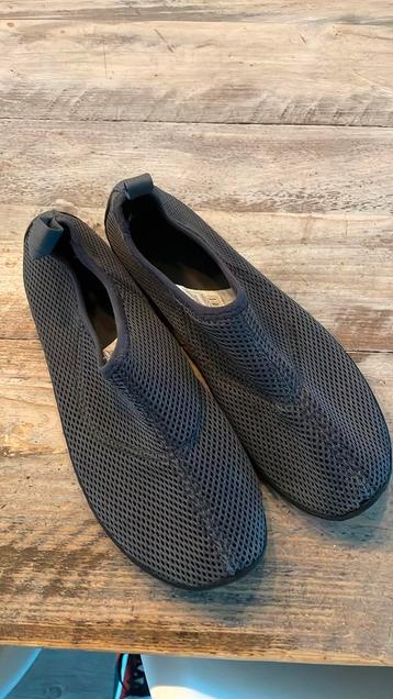 Waterschoenen 1 paar maat 38/39 beschikbaar voor biedingen