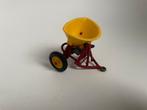 model Vicon kunstmeststrooier, geel, Britains 1/32, Ophalen of Verzenden, Gebruikt, Tractor of Landbouw, Britains