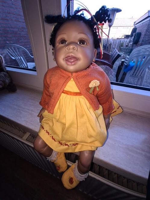Ashton drake pop te koop, Verzamelen, Poppen, Zo goed als nieuw, Pop, Ophalen