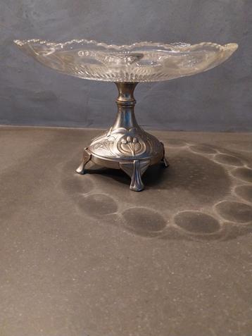Art Nouveau Bonbonschaal met Zilveren Voet beschikbaar voor biedingen