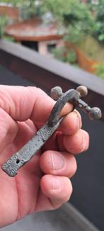 Romeins bronzen kruisboog Fibula, Bodemvondst, Ophalen of Verzenden, Brons